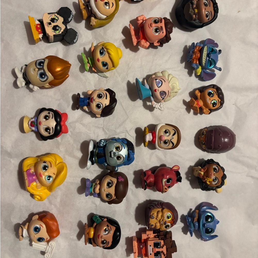 Disney Doorables Lot of 25 Figures Mixed Series Good Condition No Duplicates